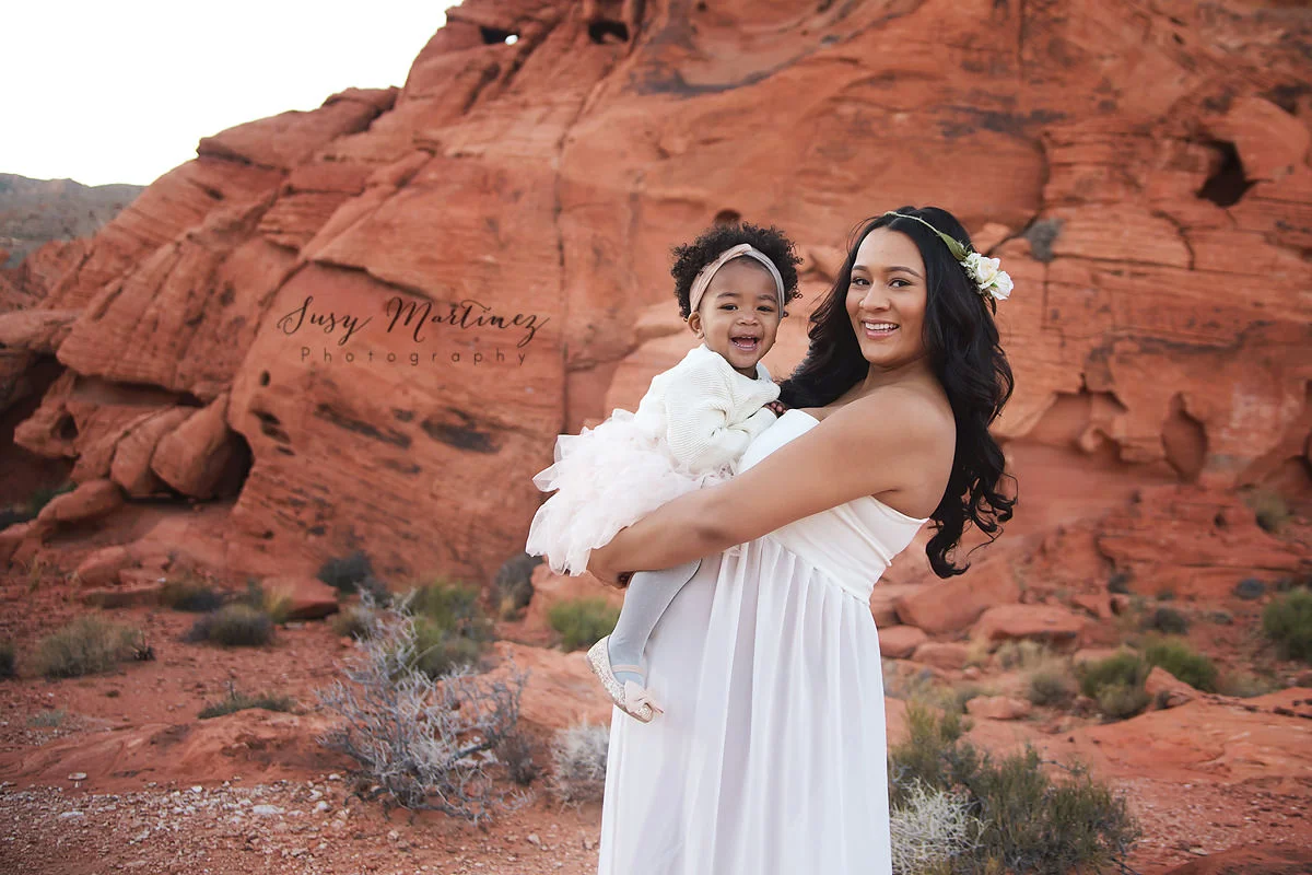 Valley of Fire maternity photographer