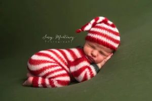 Holiday Newborn Photos | Henderson Baby Photographer