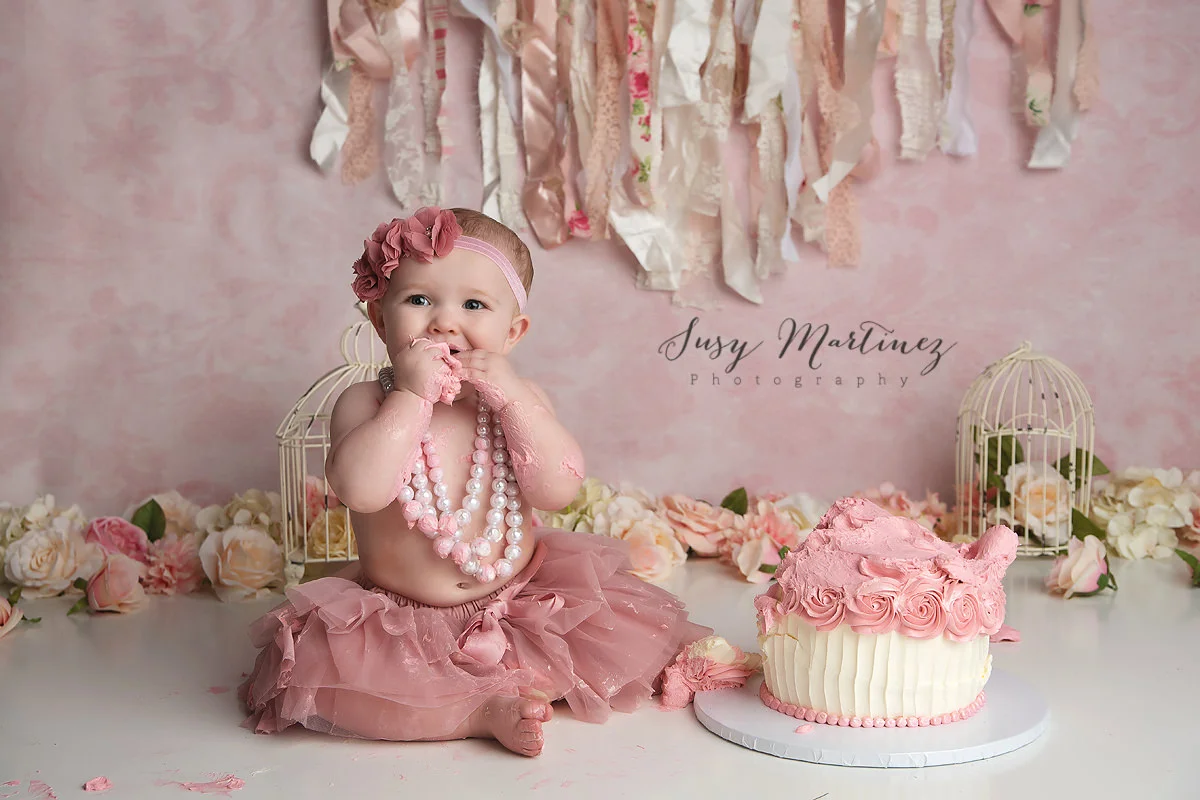 cake smash by Henderson and Las Vegas cake smash photographer Susy Martinez Photography