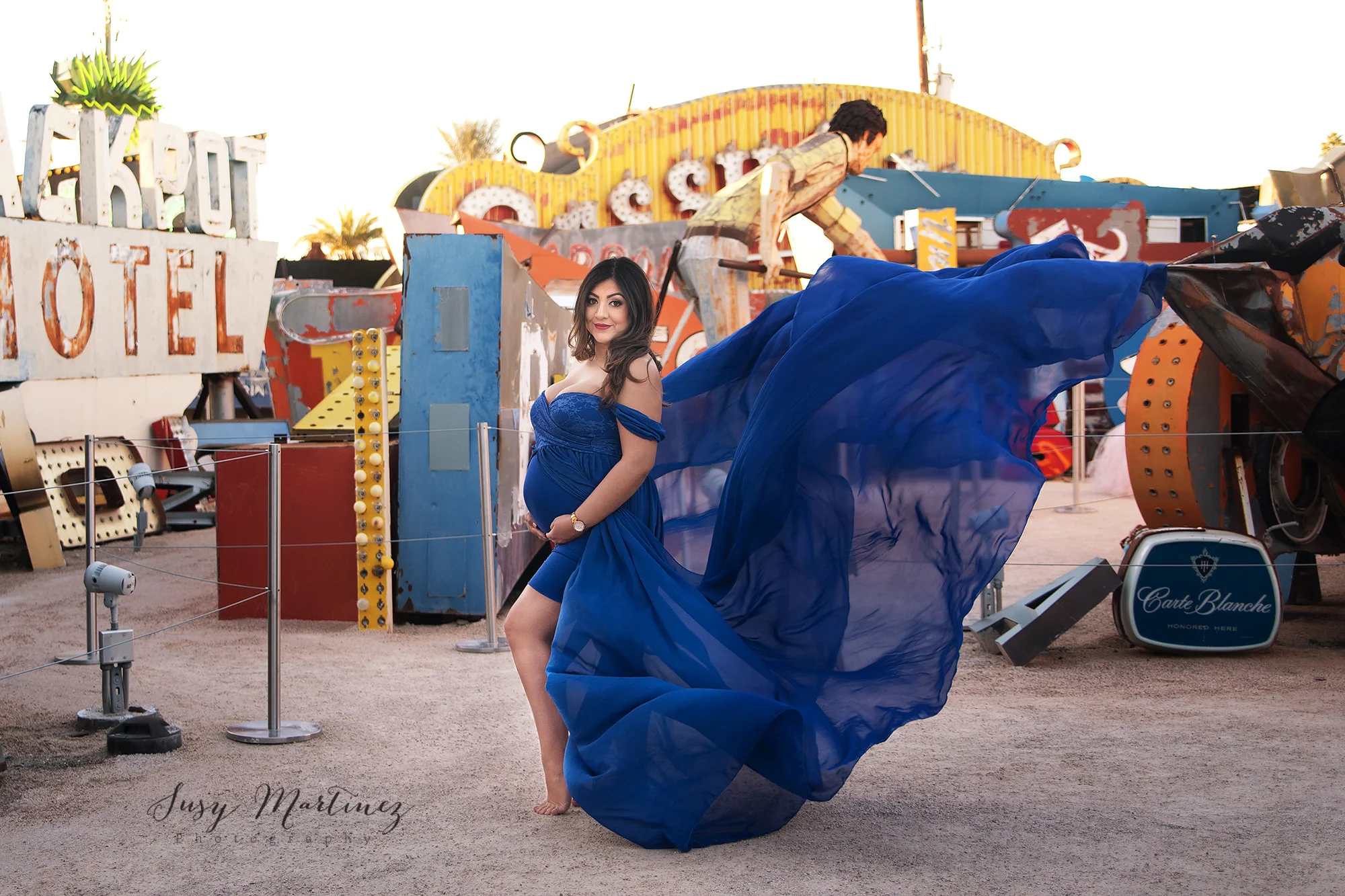 Neon Boneyard maternity session by Susy Martinez Photography