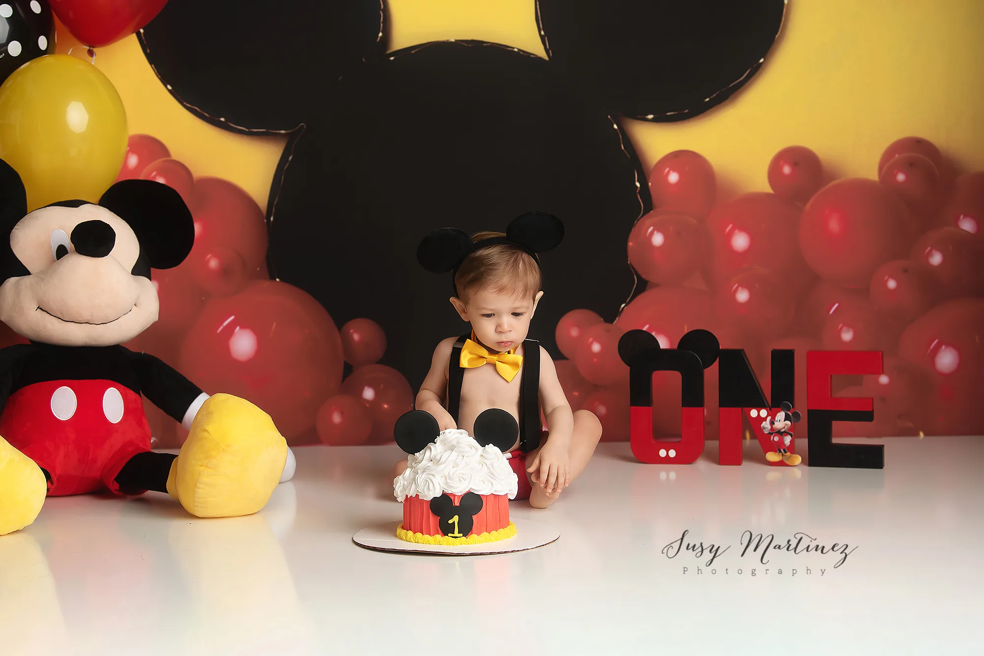 toddler eyes cake during Disney cake smash in Las Vegas 