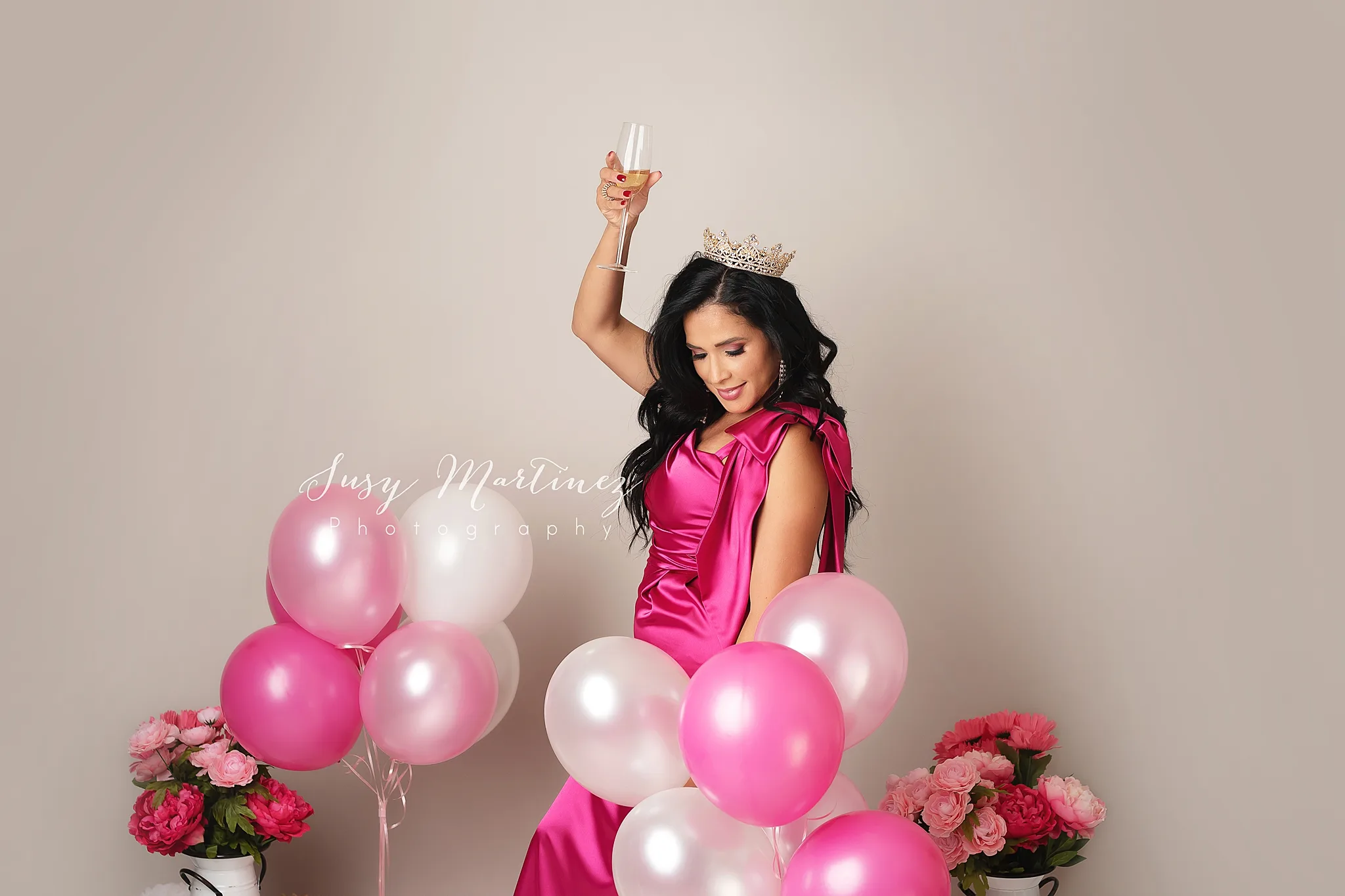 woman celebrates fortieth birthday with cake smash