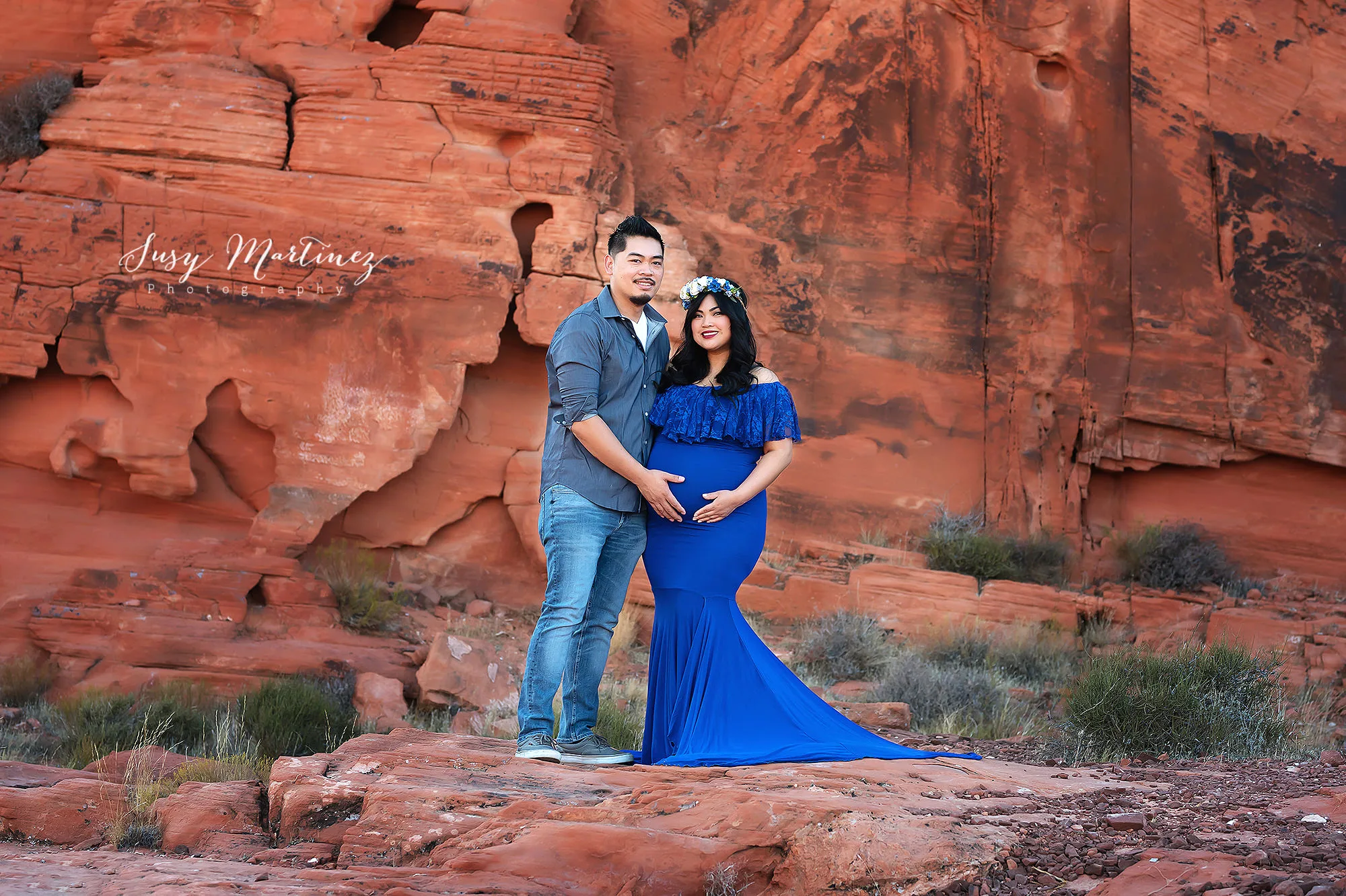 husband holds wife's belly during Valley of Fire Maternity Session