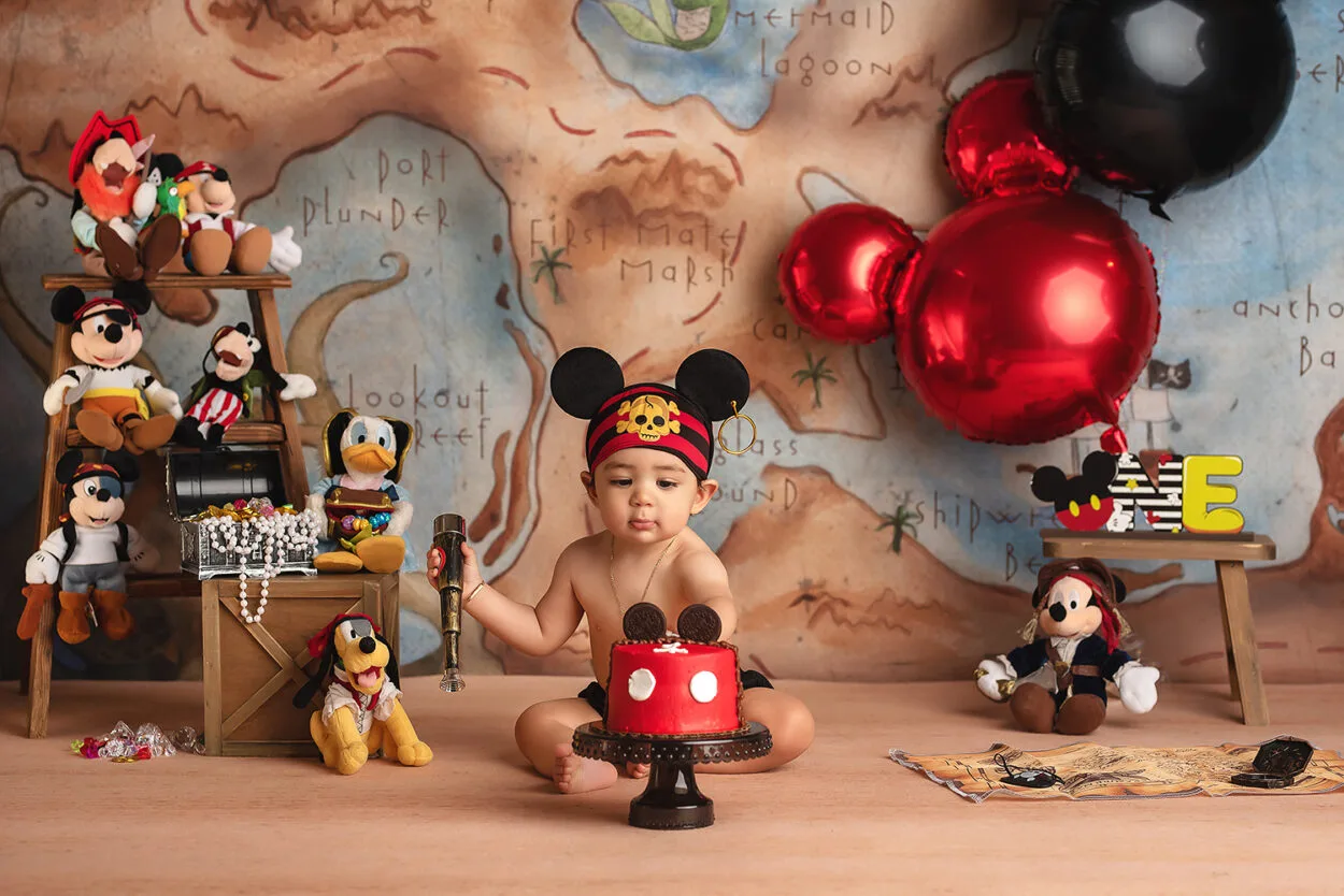 Dakota 0281 Disney cake smash with pirate themed details
