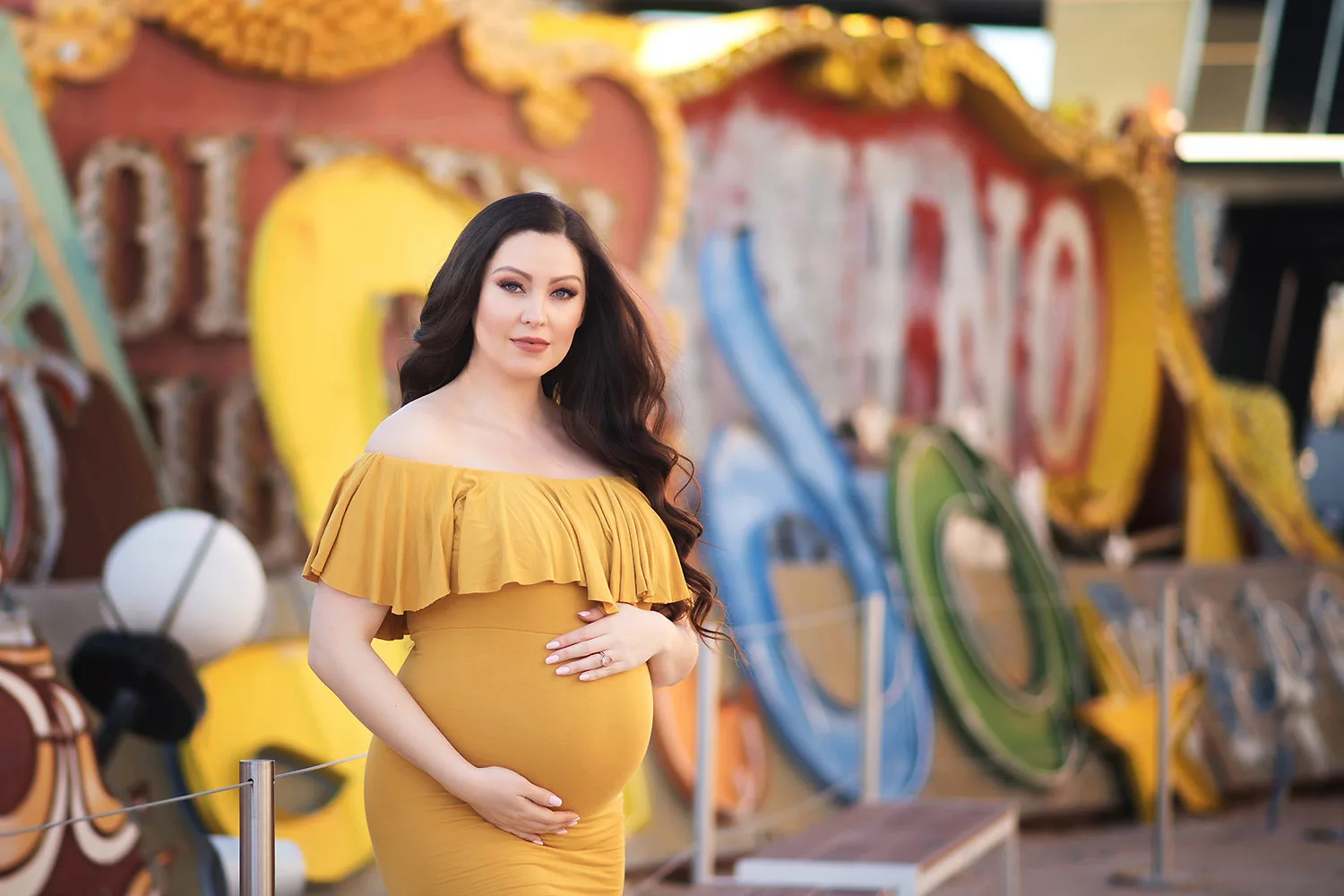 las vegas maternity portraits neon boneyard