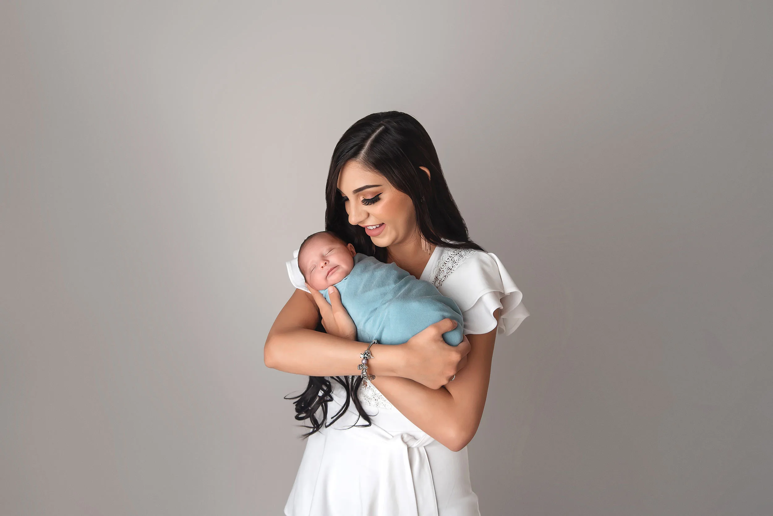 newborn photography las vegas mom holding baby