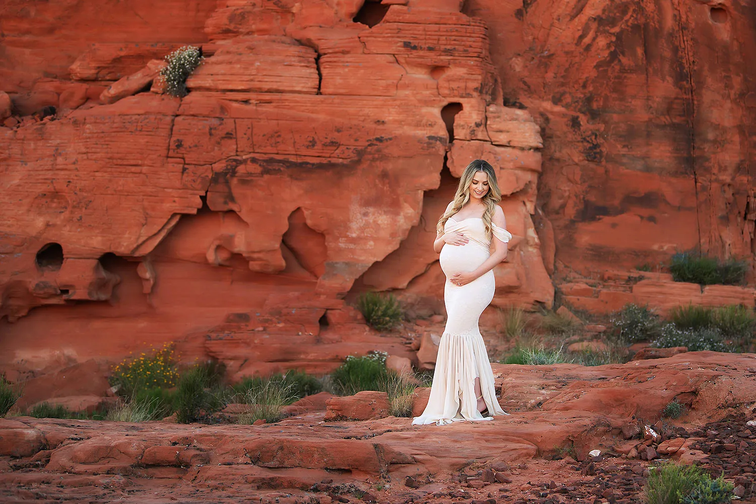 valley of fire las vegas maternity portraits