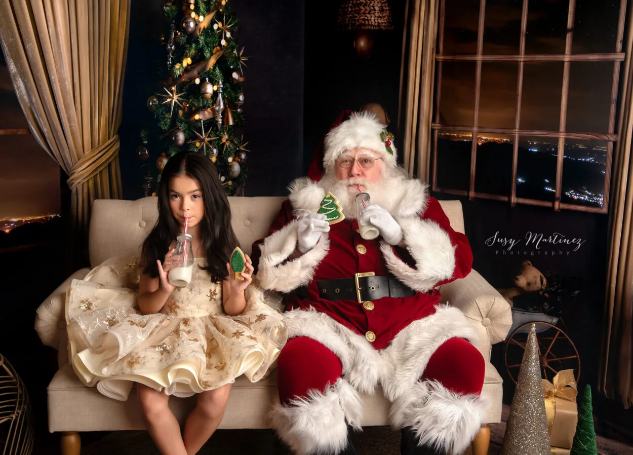 Christmas Models 0055 Enjoying milk and cookies with Santa in holiday session